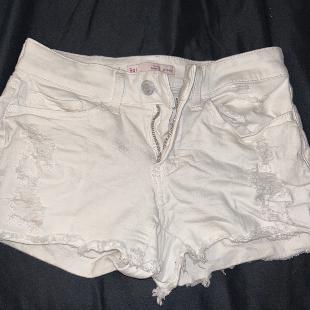 white jean shorts (low waisted just below belly button) perfect fit!
